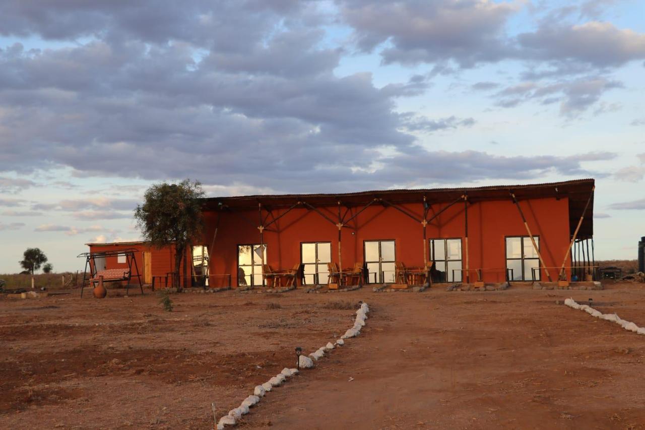 Апартаменты Amboseli Redhouse Экстерьер фото