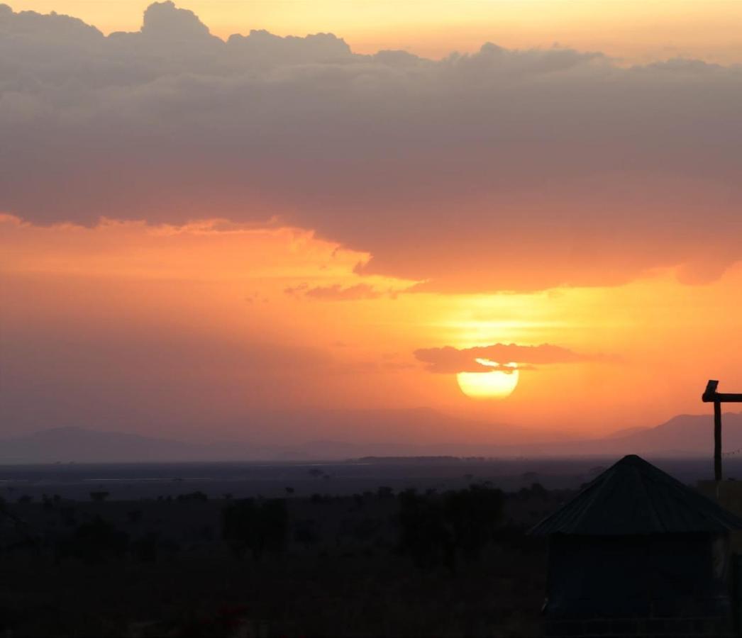 Апартаменты Amboseli Redhouse Экстерьер фото