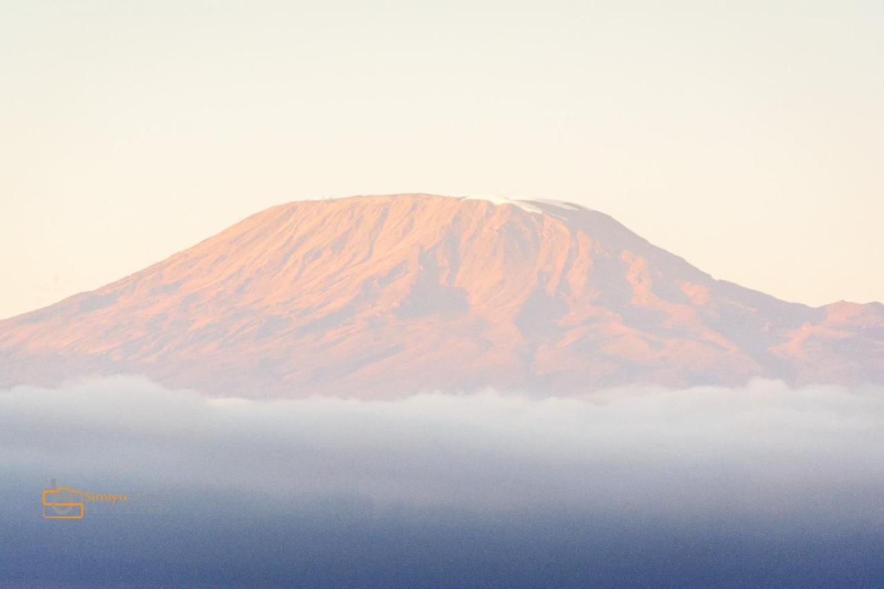 Апартаменты Amboseli Redhouse Экстерьер фото